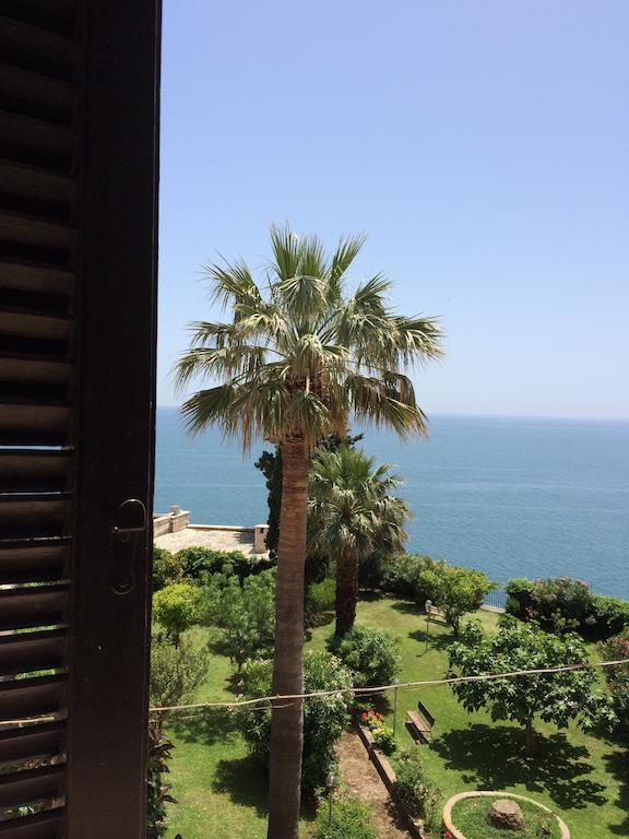 Guarinelli 88 Bed and Breakfast Γκαέτα Δωμάτιο φωτογραφία